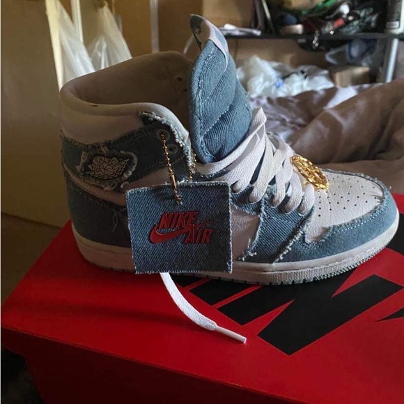 Jordan 1 size 6 don’t need them - Picture 2 of 3